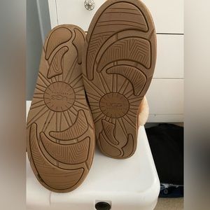 Short ugg boots with fur on the outside